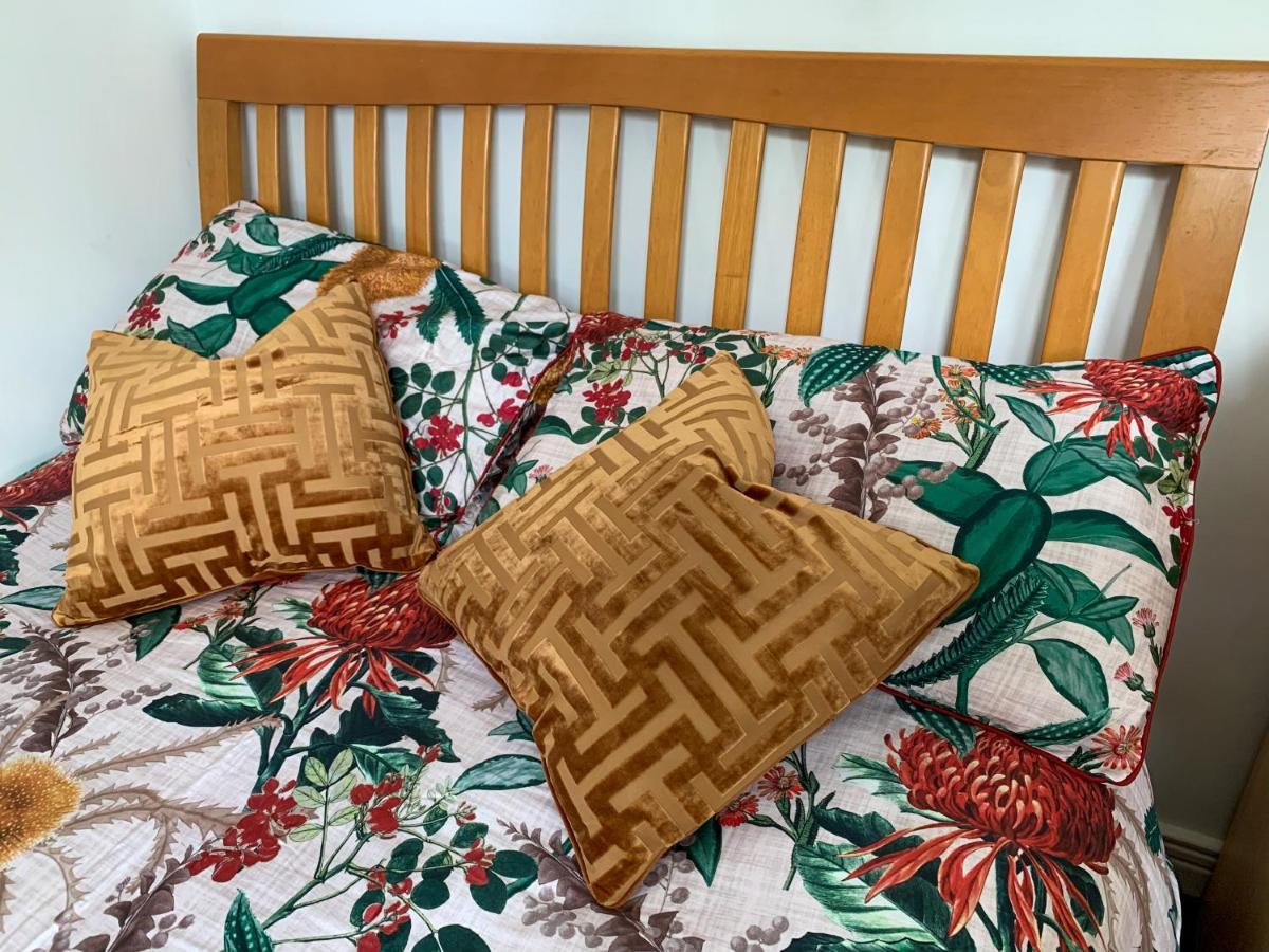 Room In Stratford With Private Bathroom And Parking Лондон Экстерьер фото