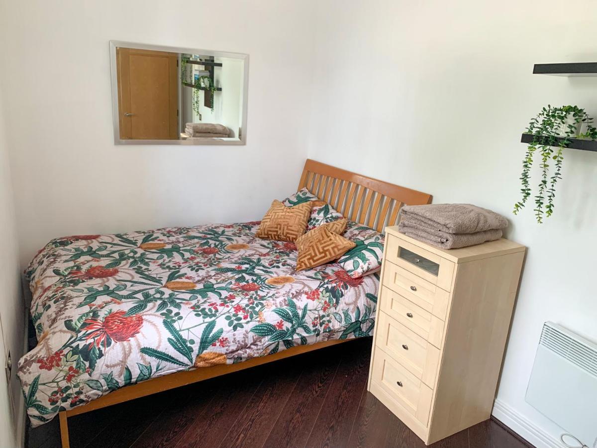 Room In Stratford With Private Bathroom And Parking Лондон Экстерьер фото